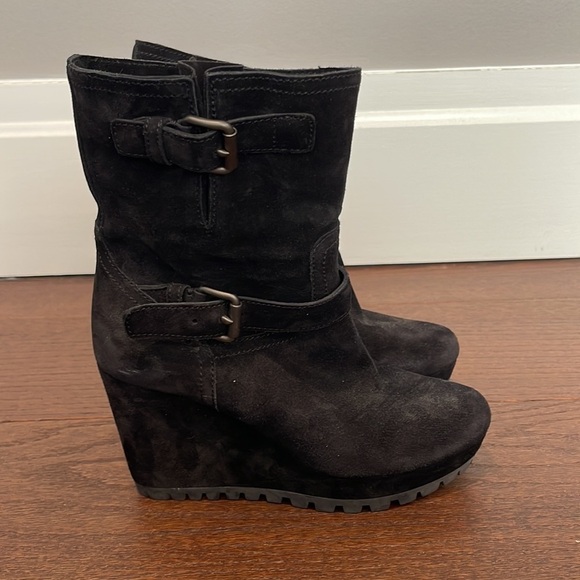 Prada Women’s Black Suede Wedge Boots Size 37/7 - Picture 3 of 7